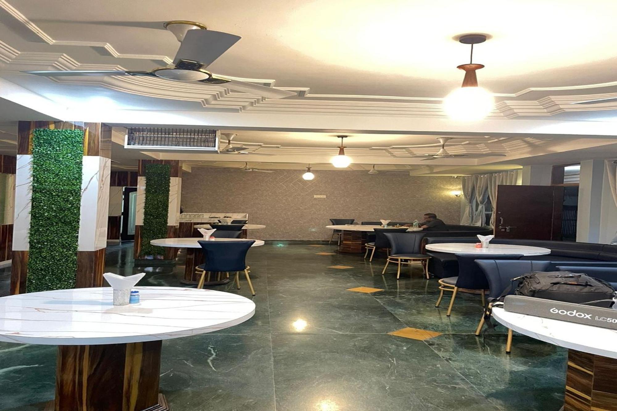 Oyo Hotel Rajshree Akolia ภายนอก รูปภาพ