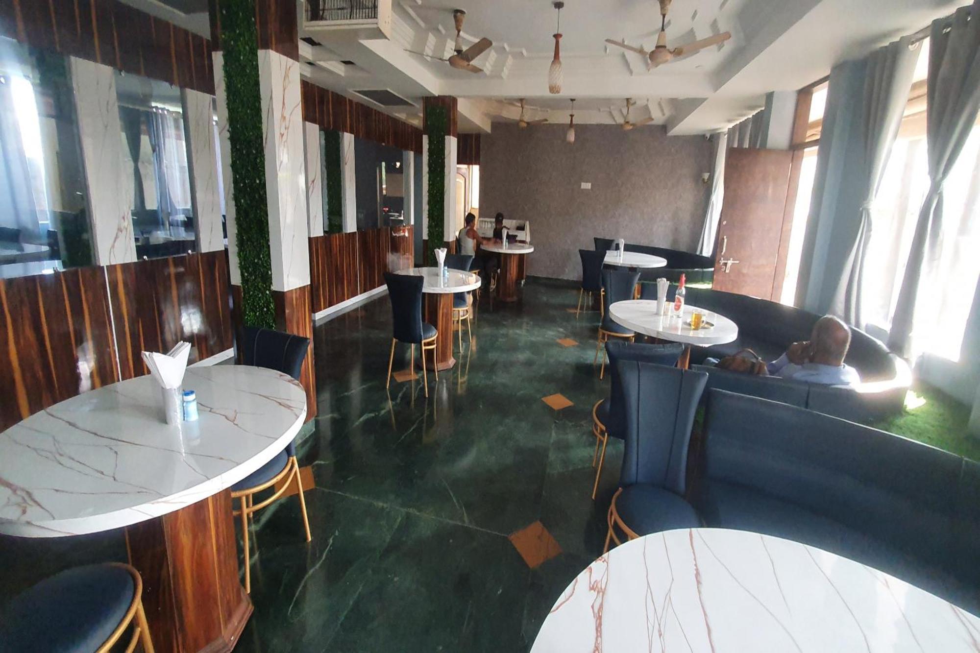 Oyo Hotel Rajshree Akolia ภายนอก รูปภาพ